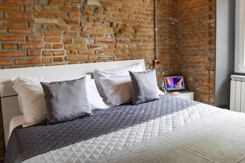 Canonica Brick Apartment Milan Extérieur photo